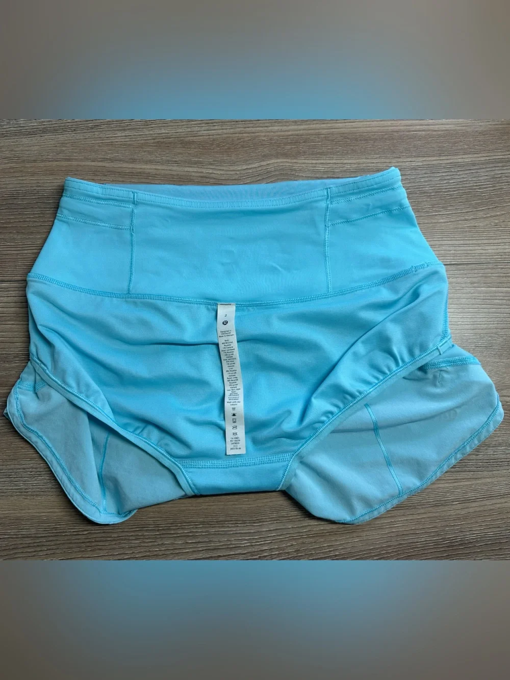 Lululemon Speed Up Shorts 2.5 ** - Picture 8 of 13